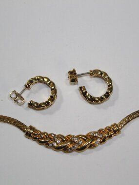 NOS Avon jewelry Gift Set Necklace and Earrings Gold & crystal VTG